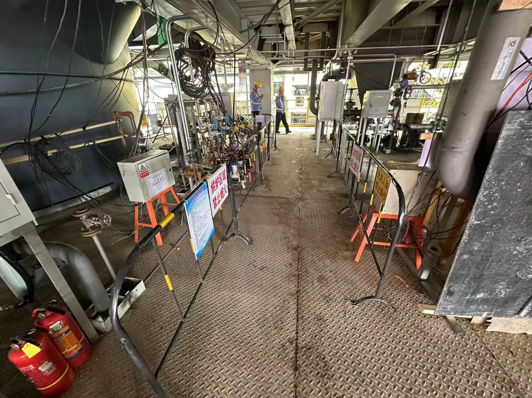 锅炉烘炉施工过程现场作业情况